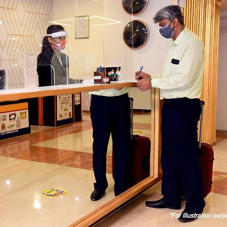 Oyo 11392 The Hotel Grand Hospitality Noida Esterno foto