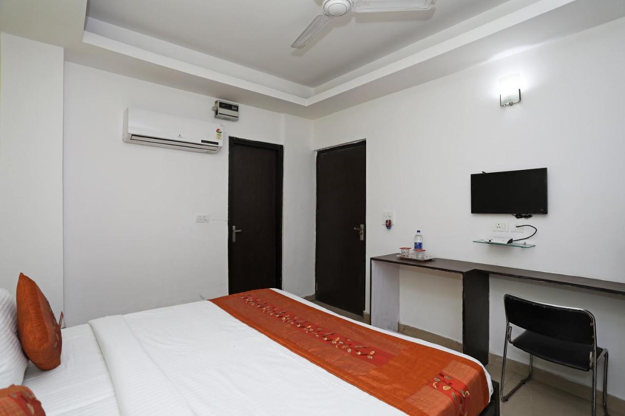 Oyo 11392 The Hotel Grand Hospitality Noida Esterno foto