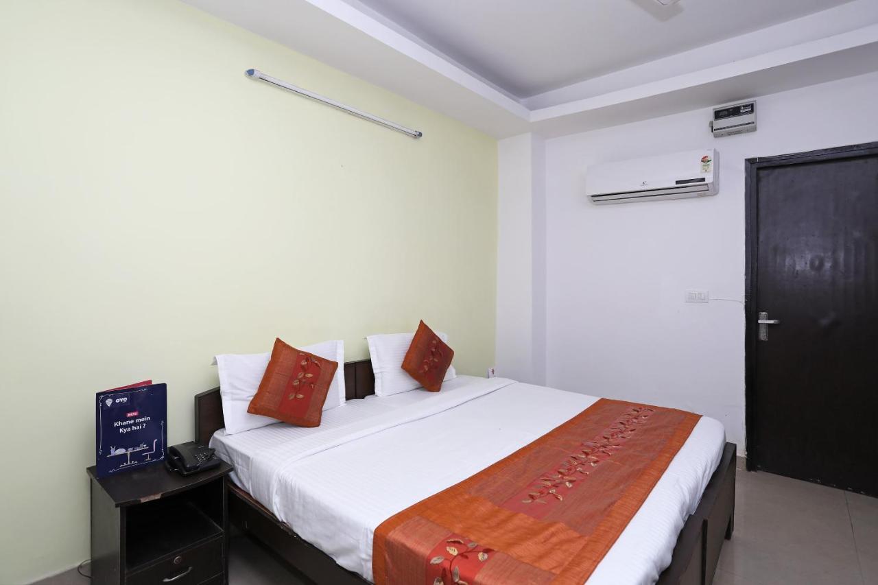 Oyo 11392 The Hotel Grand Hospitality Noida Esterno foto