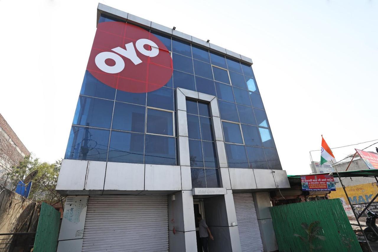 Oyo 11392 The Hotel Grand Hospitality Noida Esterno foto