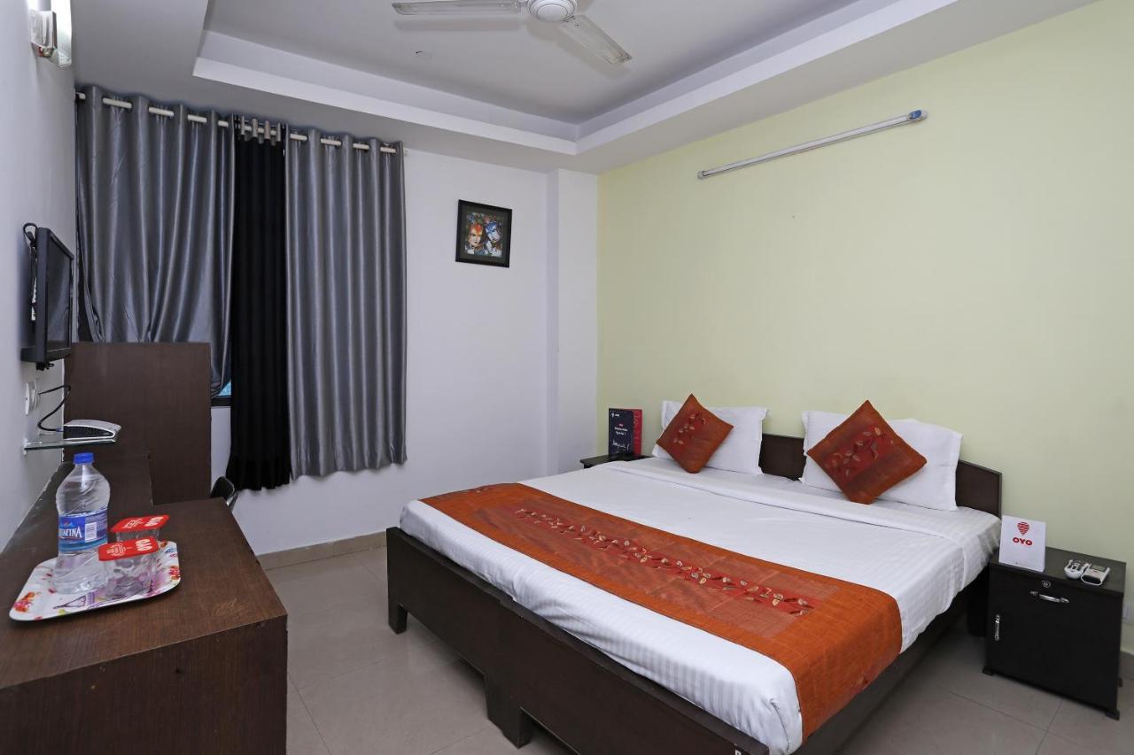 Oyo 11392 The Hotel Grand Hospitality Noida Esterno foto