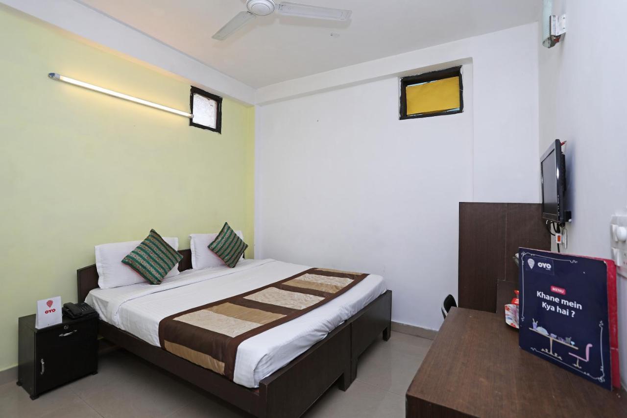 Oyo 11392 The Hotel Grand Hospitality Noida Esterno foto