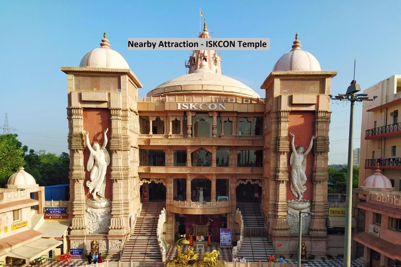 Oyo 11392 The Hotel Grand Hospitality Noida Esterno foto