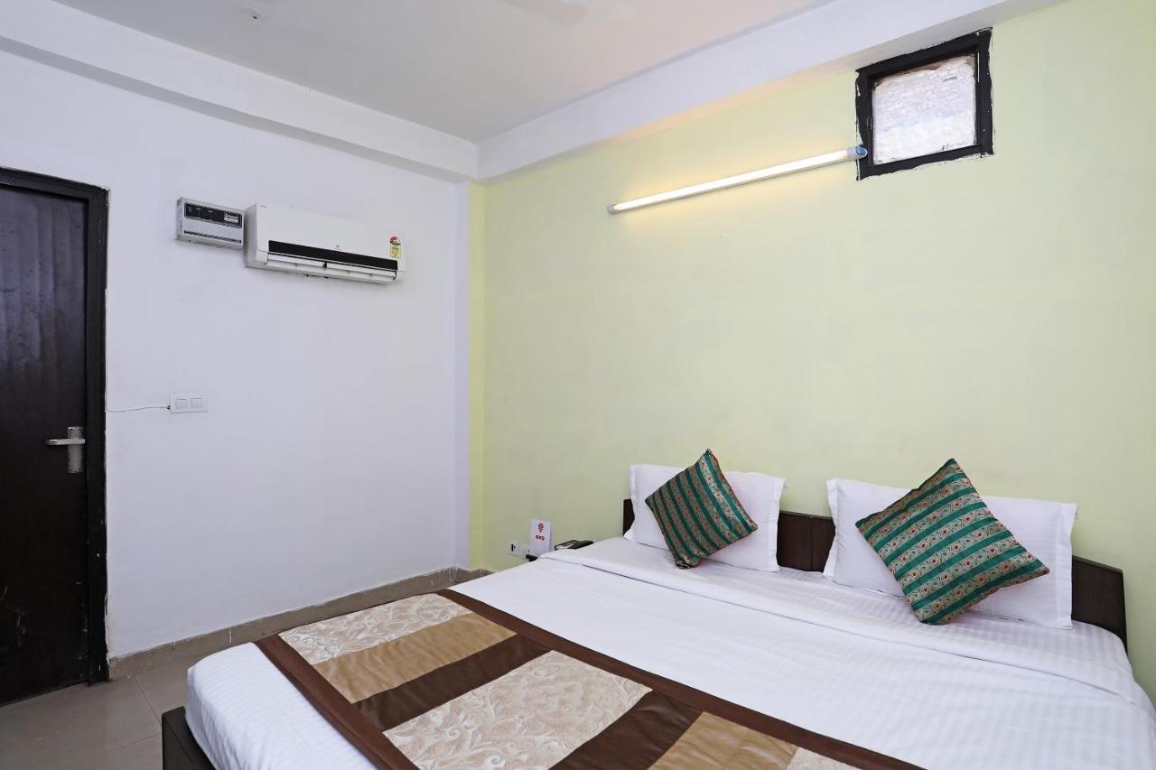 Oyo 11392 The Hotel Grand Hospitality Noida Esterno foto