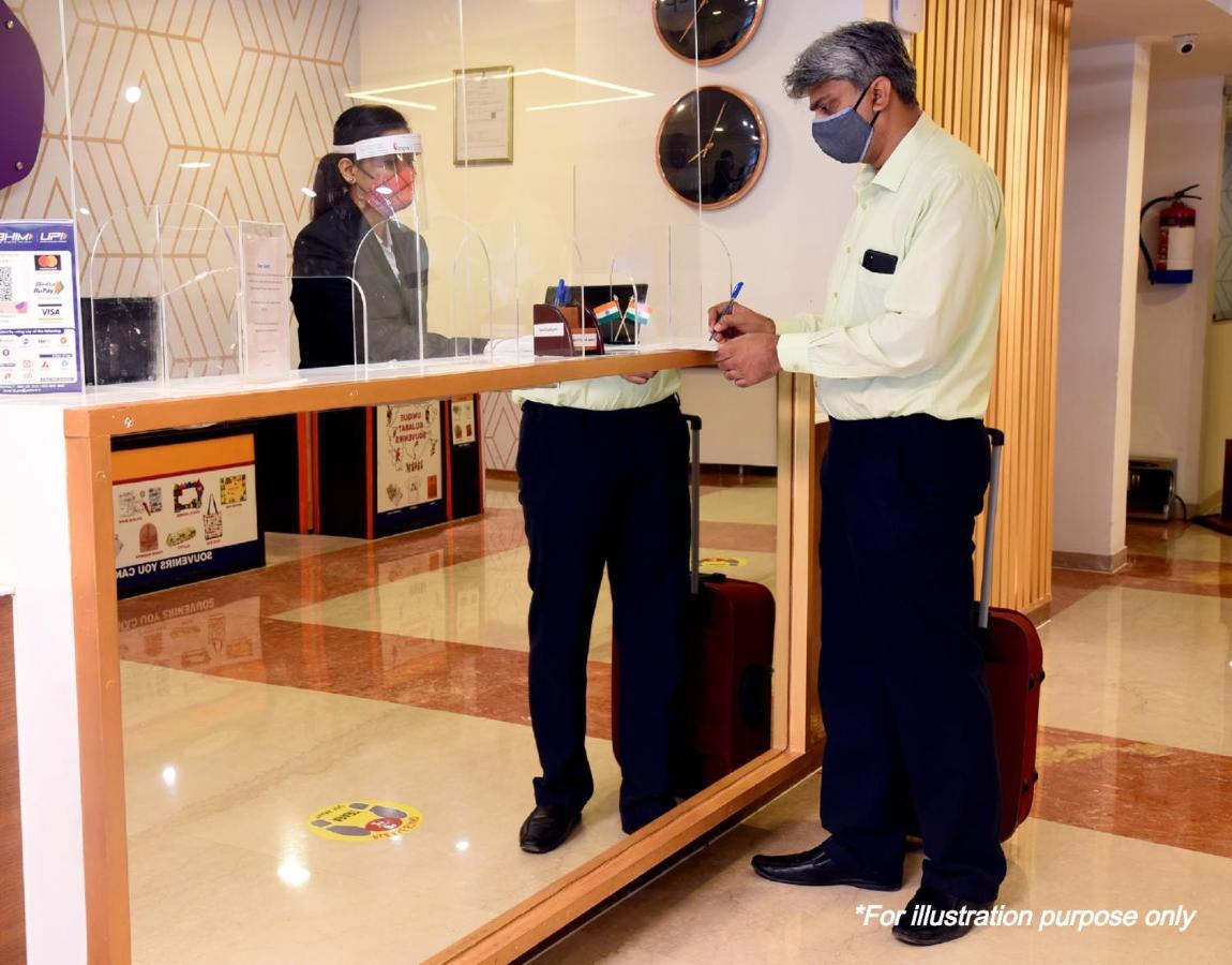 Oyo 11392 The Hotel Grand Hospitality Noida Esterno foto