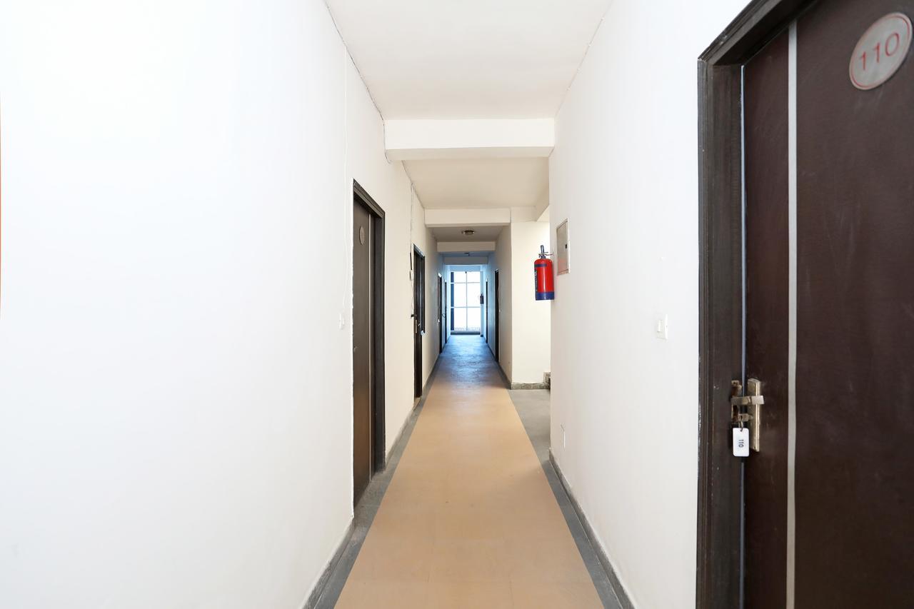 Oyo 11392 The Hotel Grand Hospitality Noida Esterno foto