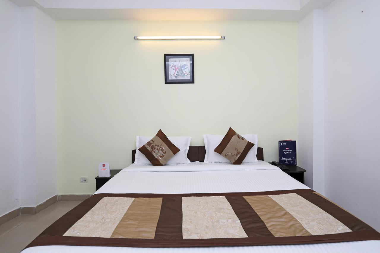 Oyo 11392 The Hotel Grand Hospitality Noida Esterno foto