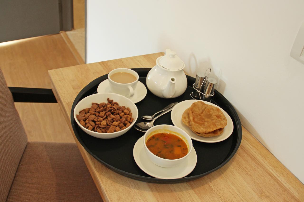 Oyo 11392 The Hotel Grand Hospitality Noida Esterno foto