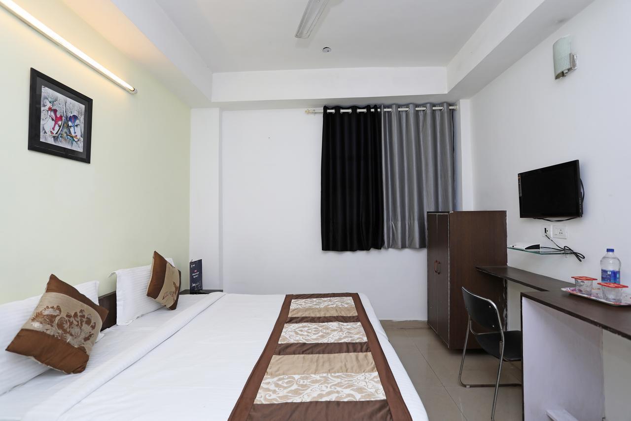 Oyo 11392 The Hotel Grand Hospitality Noida Esterno foto