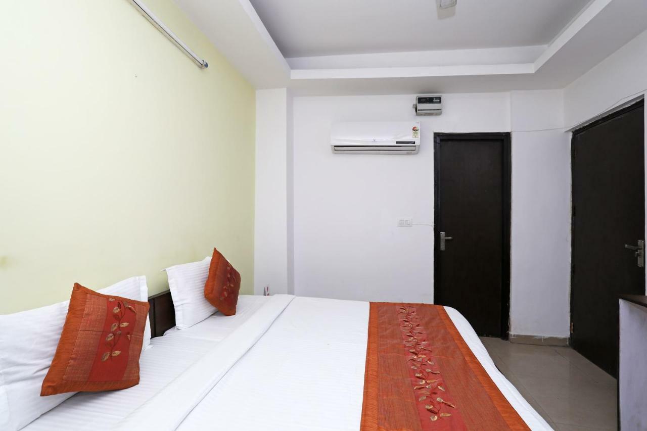 Oyo 11392 The Hotel Grand Hospitality Noida Esterno foto